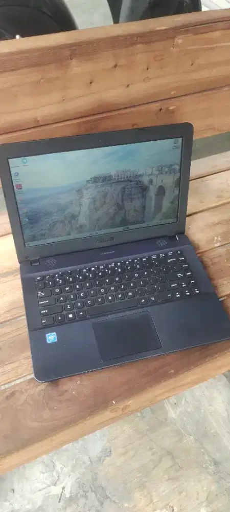 laptop Asus VIVOBOOK SSD Intel N4000 ram 4GB DDR4 SSD 128Gb 1.4jt
