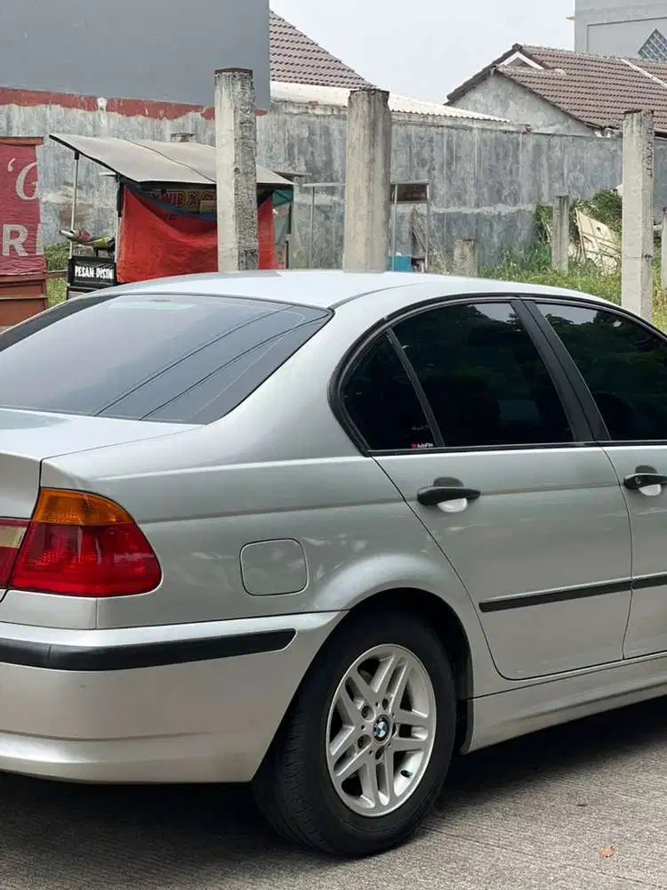 BMW 320i 2000 Bensin