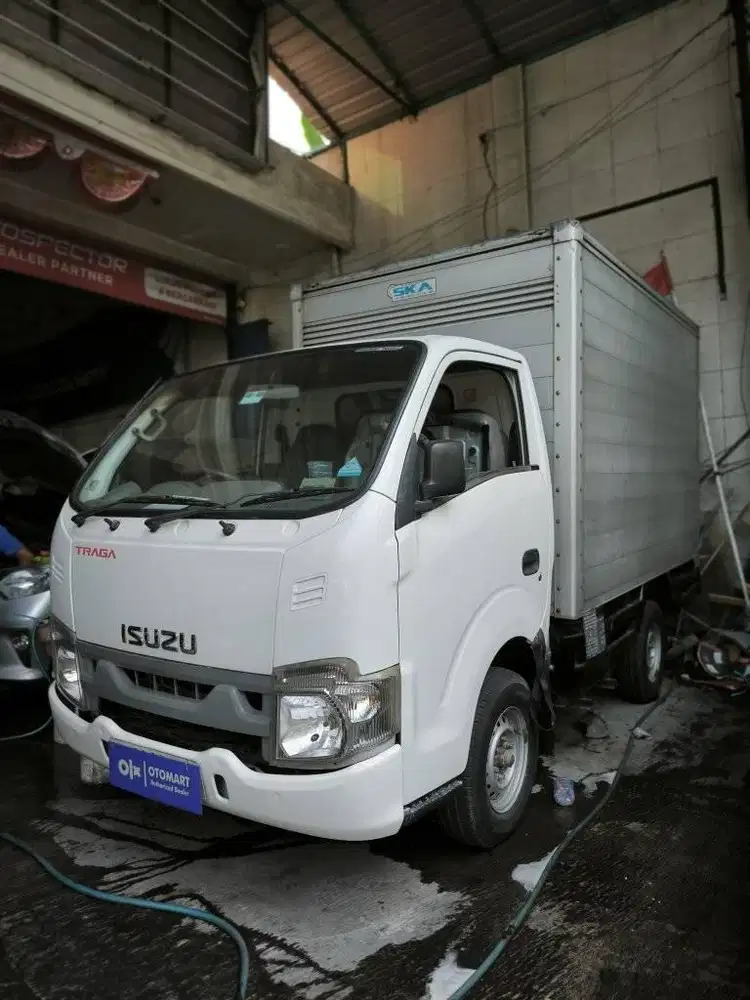 KM40 ISUZU 2019 TRAGA BOX 2.5 M/T PUTIH MURAH OTOMART 286 KENJERAN