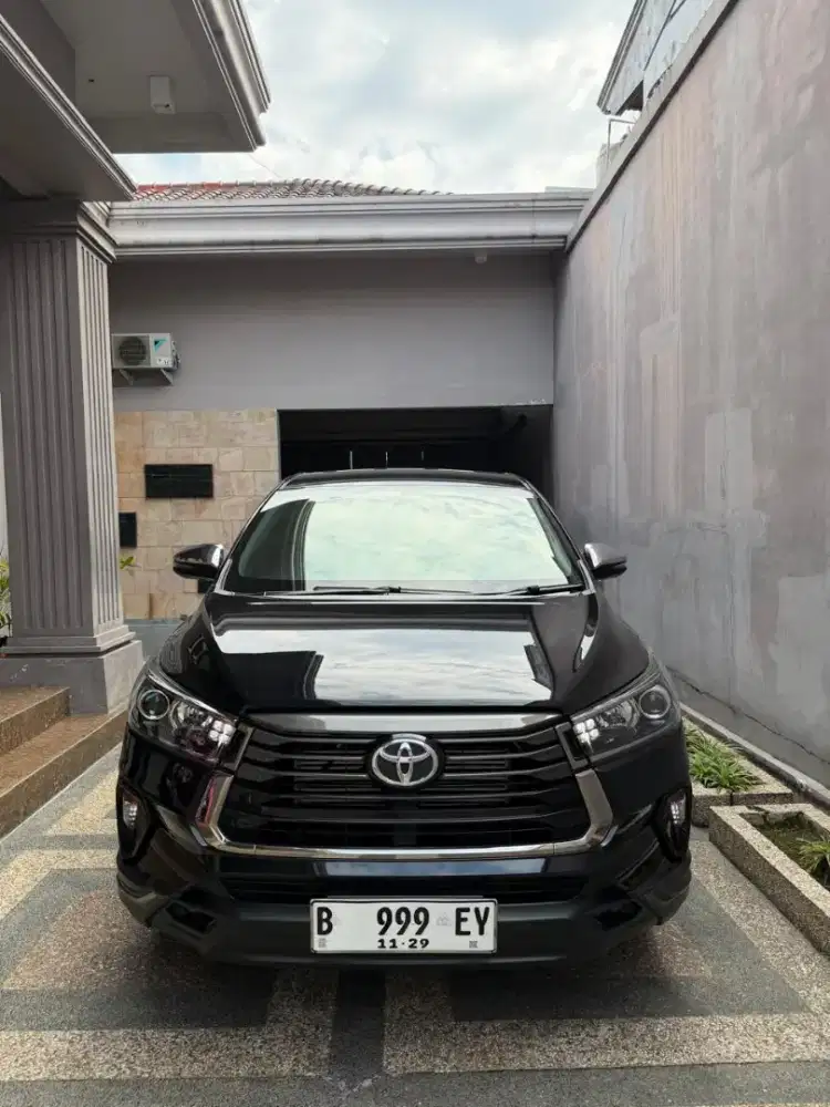 Innova Venturer 2.4 Automatic th 2021