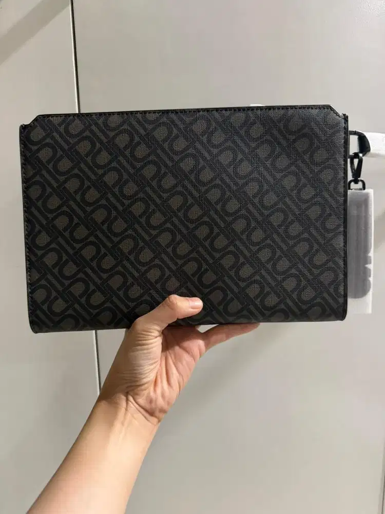 Tas Clutch Hitam Pedro New
