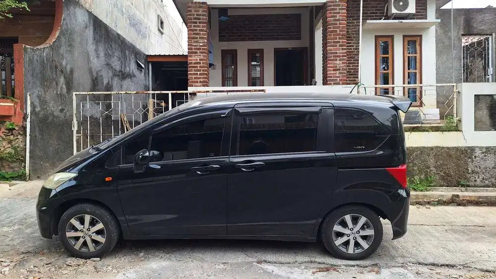Honda Freed 2010 Bensin