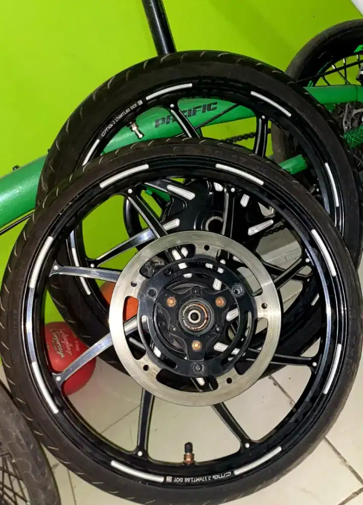 Velg Ring 17 CMG DND M8 PNP Aerox + Ban Maxxis Victra Mulus