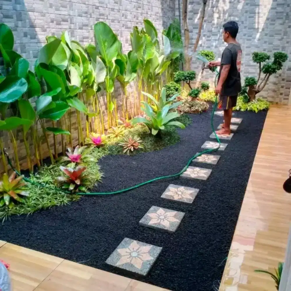 Pesona Taman dan kolam koi