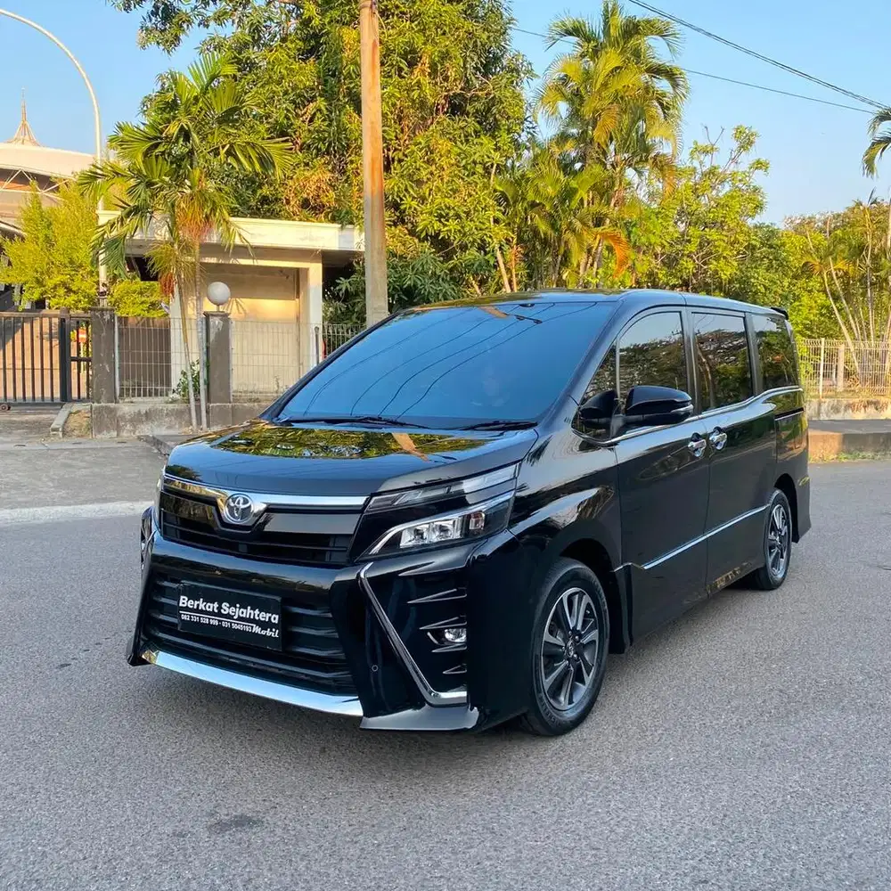 Toyota VOXY Sunroof 2018 Full Ori Bs TT-Kredit.!!