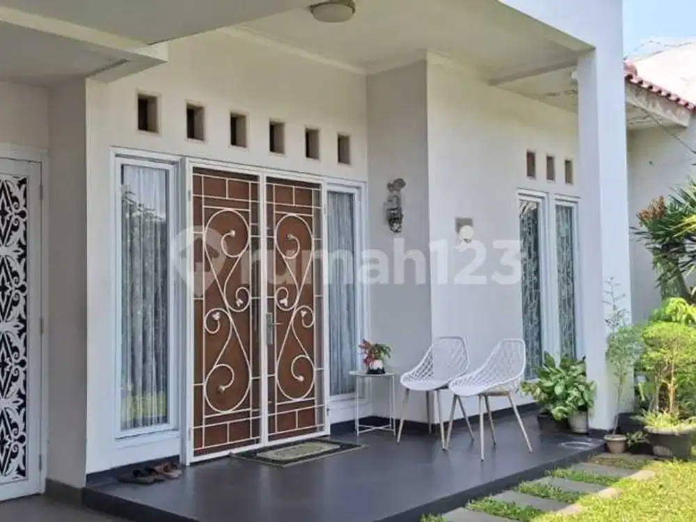 Rumah Bagus Dibawah Harga Pasar Luas 200 Meter 1,5 Lantai Siap Huni Garasi bisa 2 Mobil di Cluster Jakarta Selatan