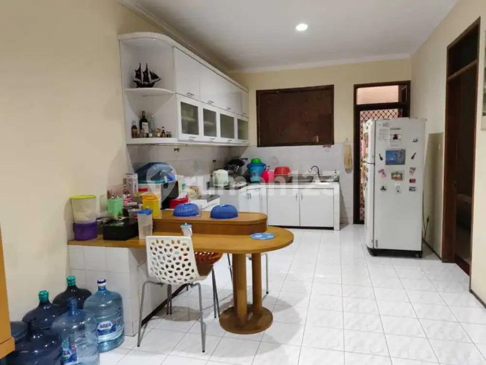 Turun Harga Rumah Luas 130 Meter Lebar 6,5 Meter X Panjang 20 Meter 2 Lantai Siap Huni Semi Furnished SHM