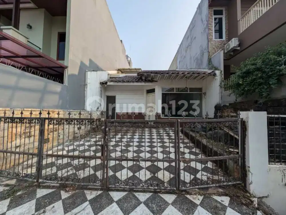Rumah Dengan Lokasi Strategis di Puri Indah Kembang Jakarta Barat