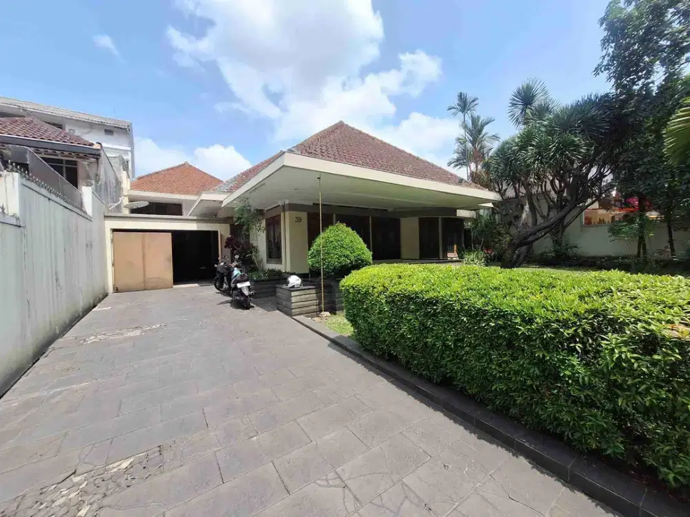 Dijual Rumah Besar Terawat Di Mainroad Supratman Bandung
