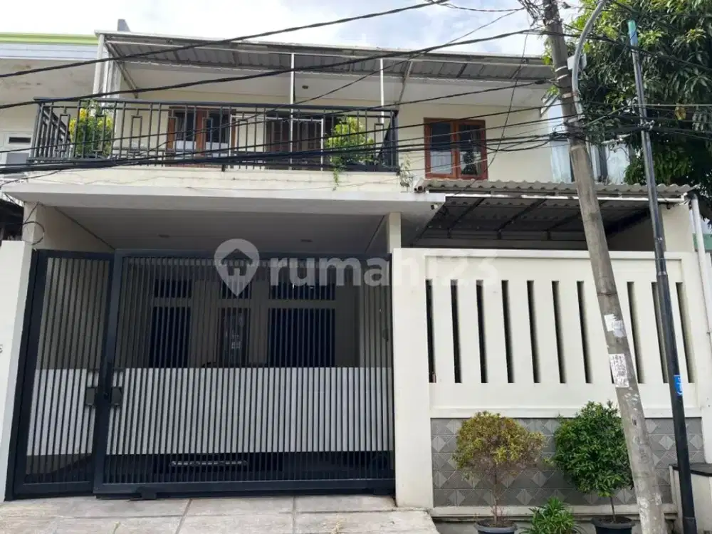 Rumah 2 Lantai Luas 177 Meter Dekat Pusat Perbelanjaan dan Mesjid di Komplek Perumahan Tugu , Jakarta Utara