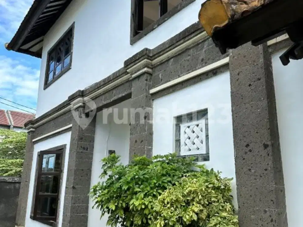 Villa Cocok untuk Disewakan untuk Usaha Luas 215 Meter 2 Lantai