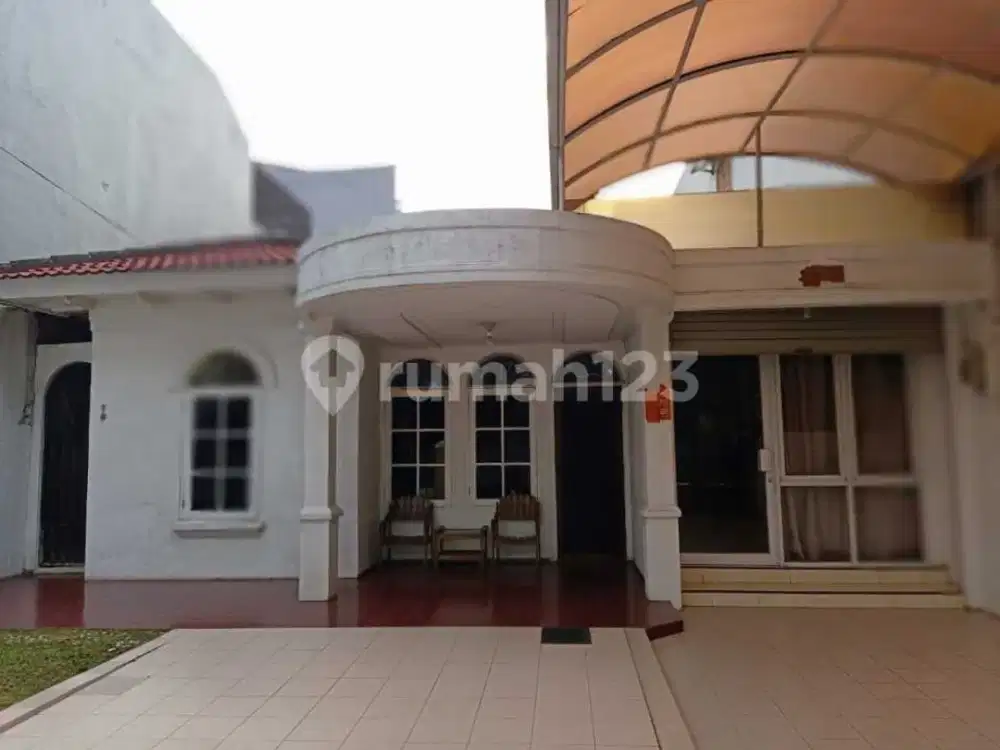 Rumah Standard 1 Lantai Cocok untuk Usaha Lokasi Strategis Lebar 10 Meter Luas 324 Meter Dijalan Raya Kelapa Gading