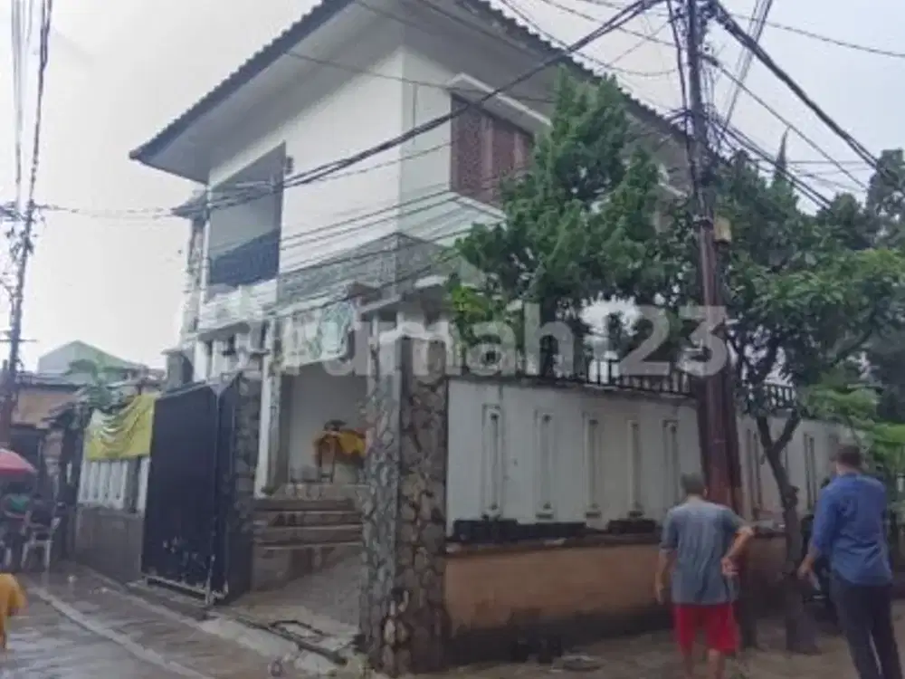 Rumah 2 Lantai SHM Lokasi Strategis Dekat Tol Mampang Komplek Perumahan di Jakarta Selatan