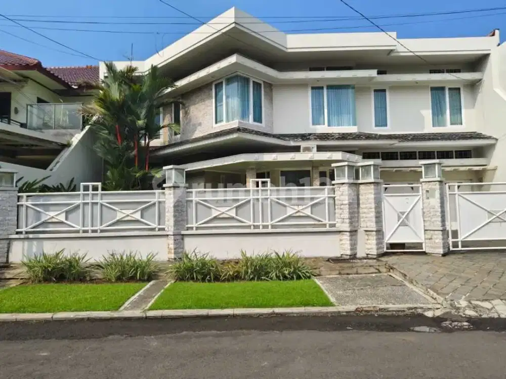 Turun Harga Rumah 2 lantai Siap Huni Luas 400 meter dekat pusat kuliner di kawasan hunian nyaman di Cempaka Putih, Jakarta Pusat