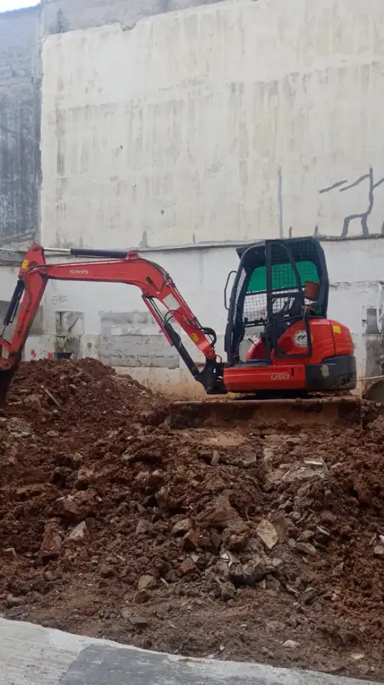Excavator pc 50 wales 8-10 ton bucket breaker
