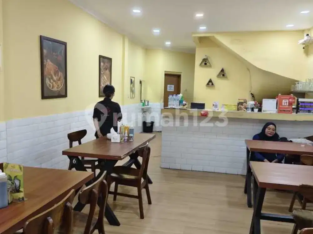 Ruko 2 Lantai Luas Lebar 5 Meter Unfurnished Sebelah Richeese Dekat Mal Kelapa Gading , Jakarta Utara