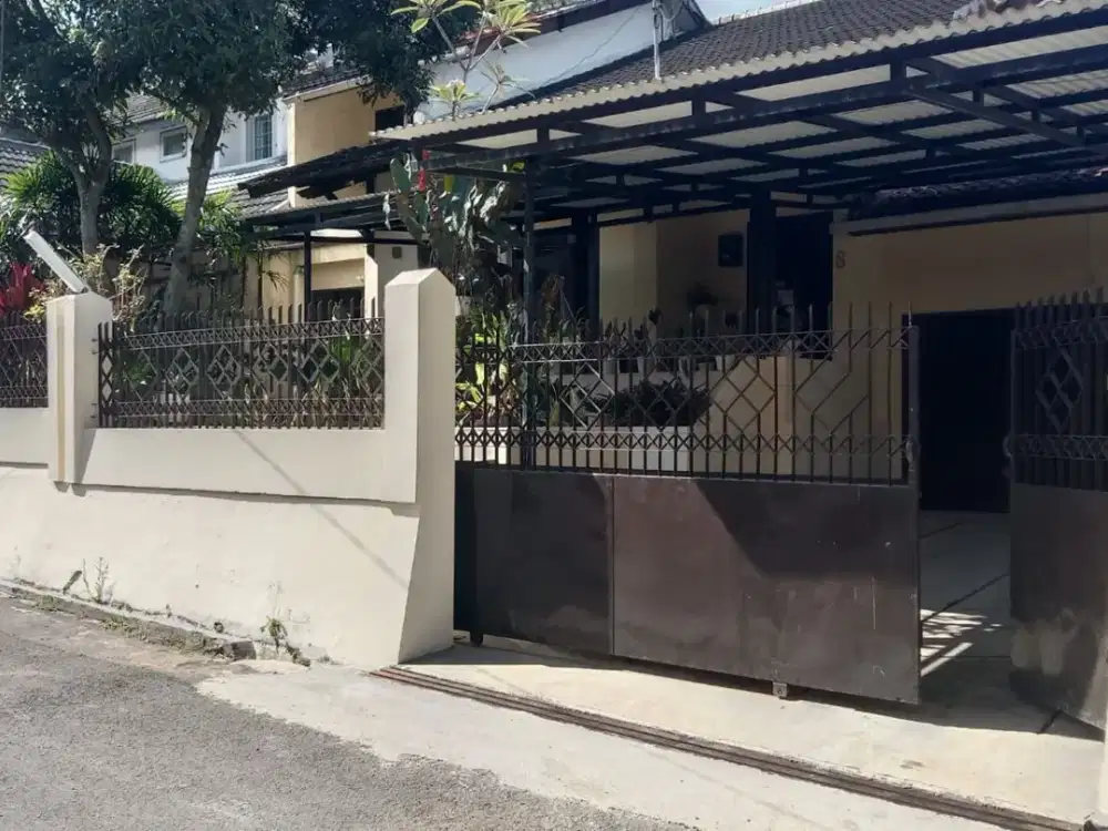 Dijual Rumah Lama Terawat di Komplek Cigadung Harga Nego Lokasi Dekat ke Wisata Dago Bandung