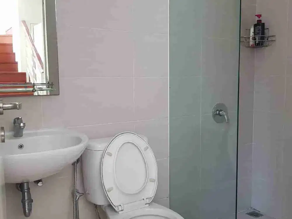 Rumah lebar 12 di Greenlake Wiyung Siap Huni