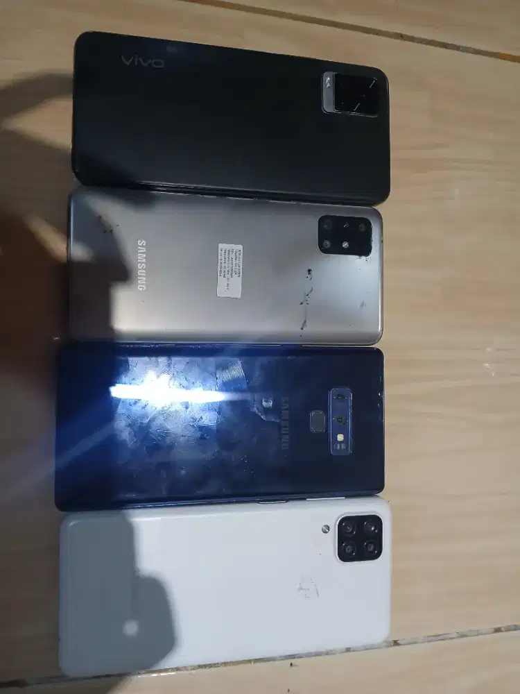 1 paket hp bekas kondisi performa mantul.