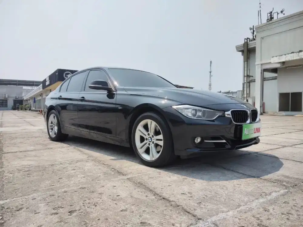 BMW 320i Sport 2014 Hitam mulus terawat 2015 siap Pakai 2016 bagus