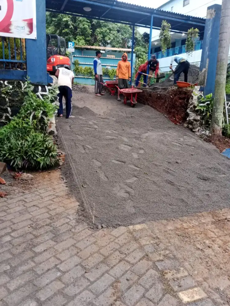 Bongkar bangunan tua hotmix aspal jalan