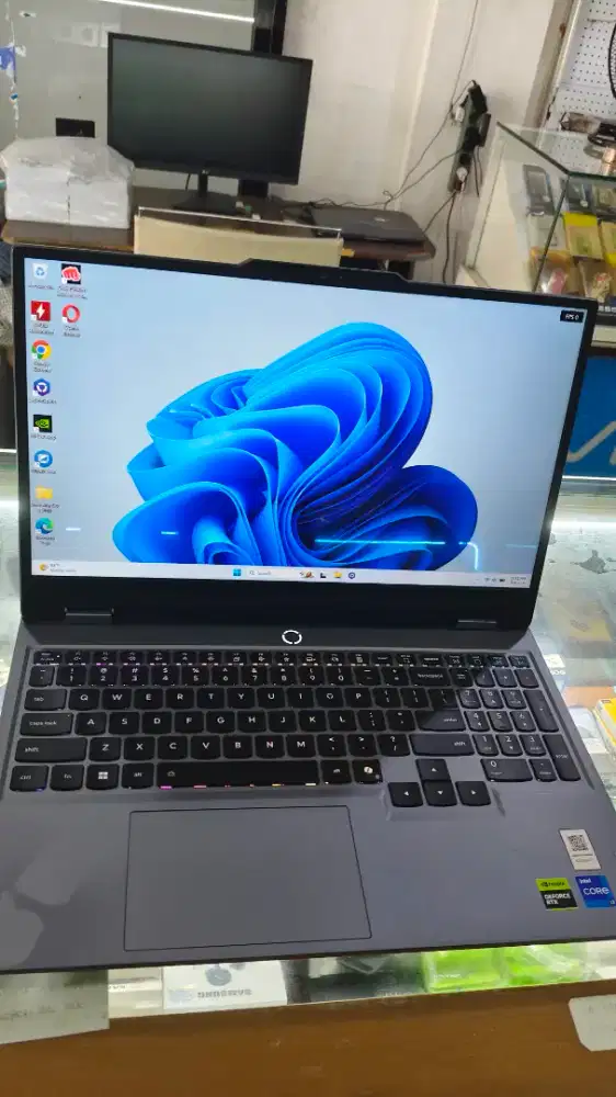 Laptop Lenovo LOQ i7 gen 13 ram 16gb