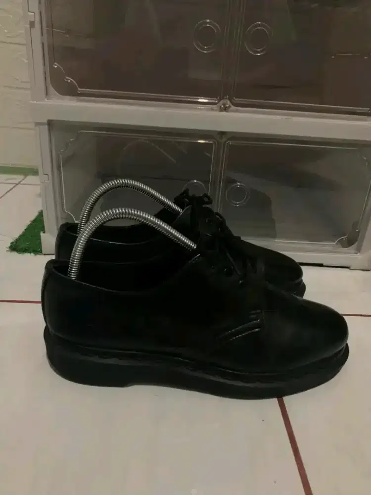dockmart marteens black smooth