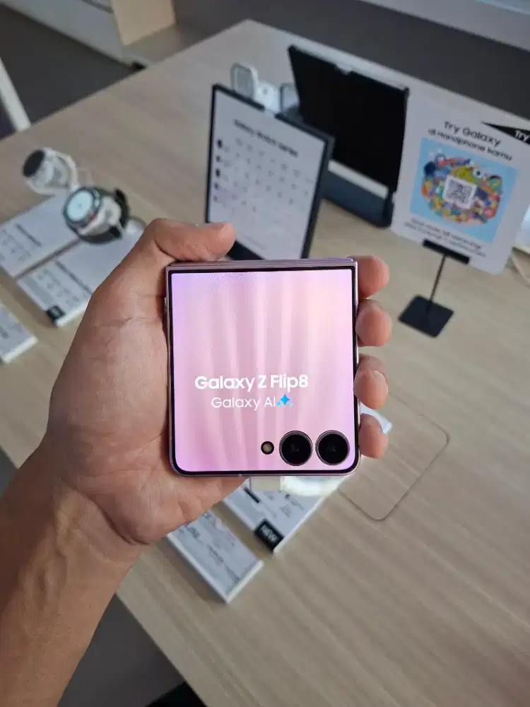 NEW SAMSUNG GALAXY Z FLIP8