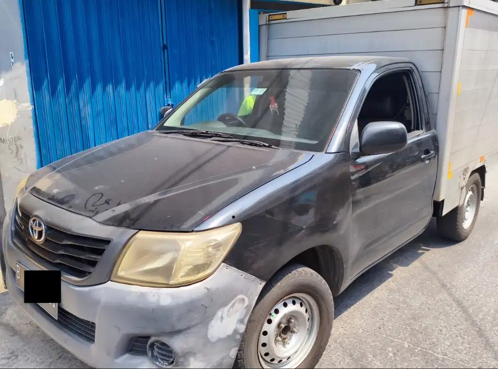 Toyota Hilux Pick Up 2.0 Standard M/T tahun 2012 (tangan pertama)