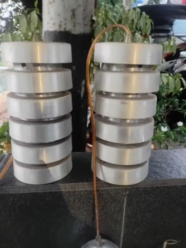 Lampu gantung aluminium