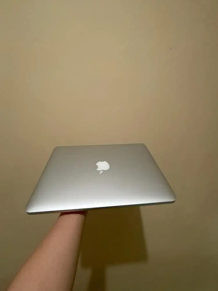 MACBOOK PRO TAHUN 2015
