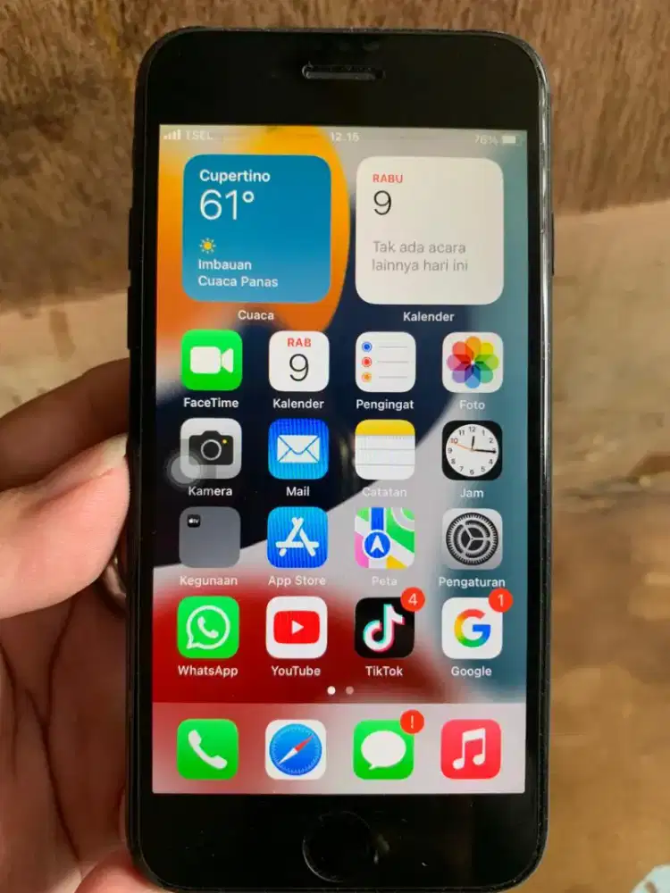 Dijual cepat Iphone 7 black 128GB siap pakai