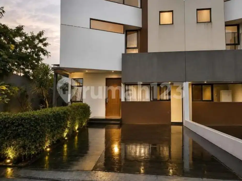 Rumah Hook di Cluster Grand Trevista Rempoa Dekat Jaksel