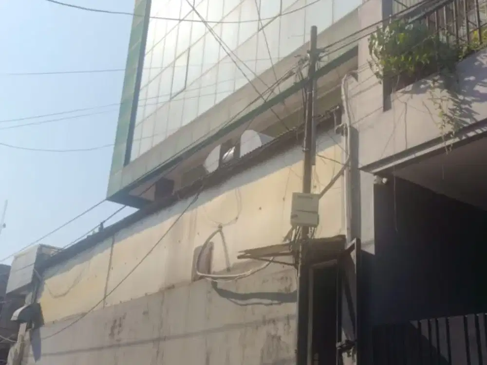 Disewakan ruko hoek siap pakai di Bulevar Raya - Kelapa Gading Jakarta Utara