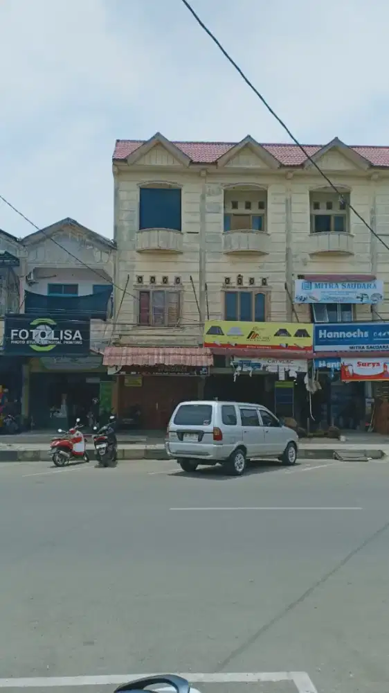 Sewa toko 3 lantai di Neusu