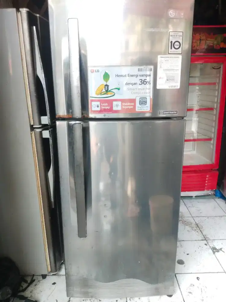 Kulkas LG 2 pintu inverter kondisi normal dingin beku siap pakai