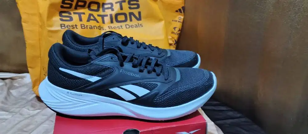 sepatu reebok running