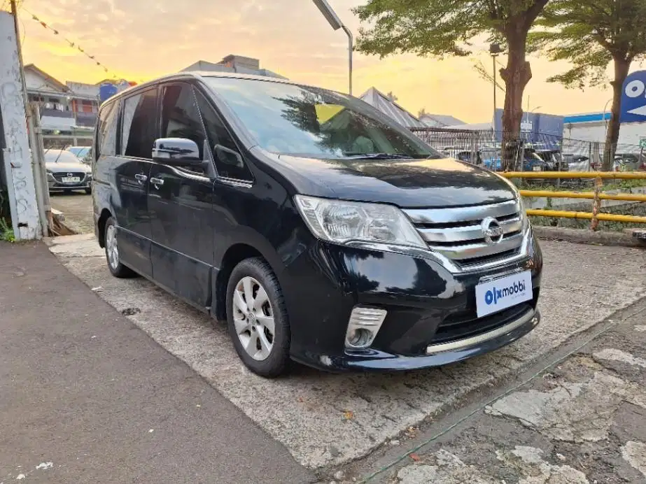 DP MURAH Nissan Serena 2.0 Highway Star Bensin-AT 2013  CSFZB