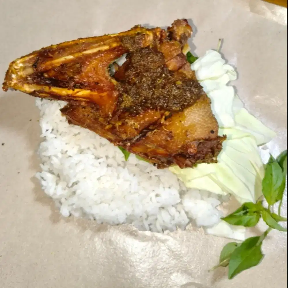 Nasi bebek goreng bumbu hitam