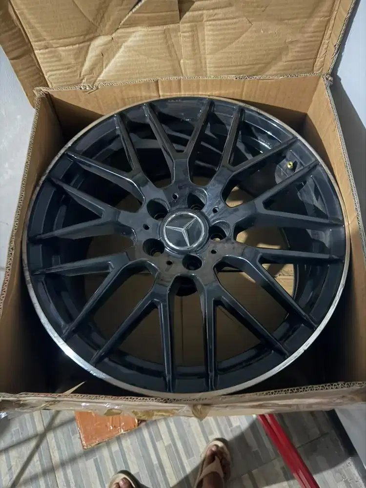 Di jual velg mobil merci