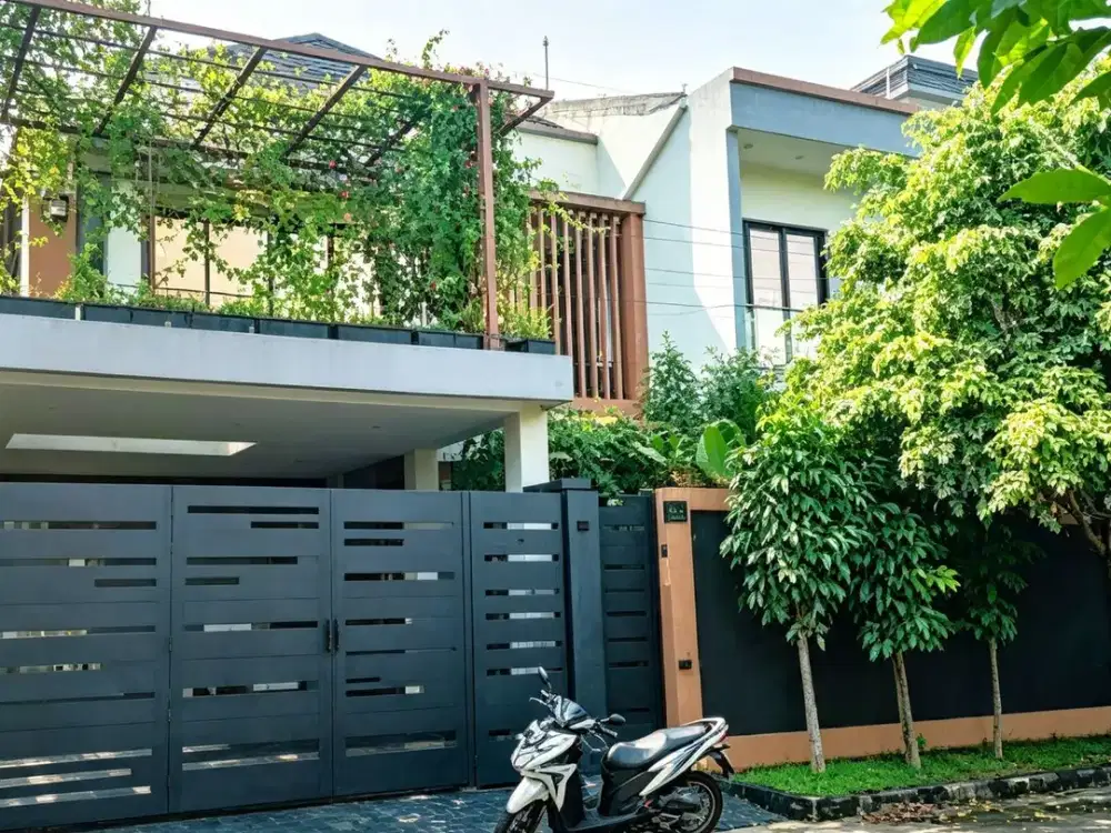 DIJUAL RUMAH MEWAH MODERN FUTURISTIK DENGAN KOLAM RENANG PRIBADI RAWALUMBU BEKASI | SHM & SMART HOME