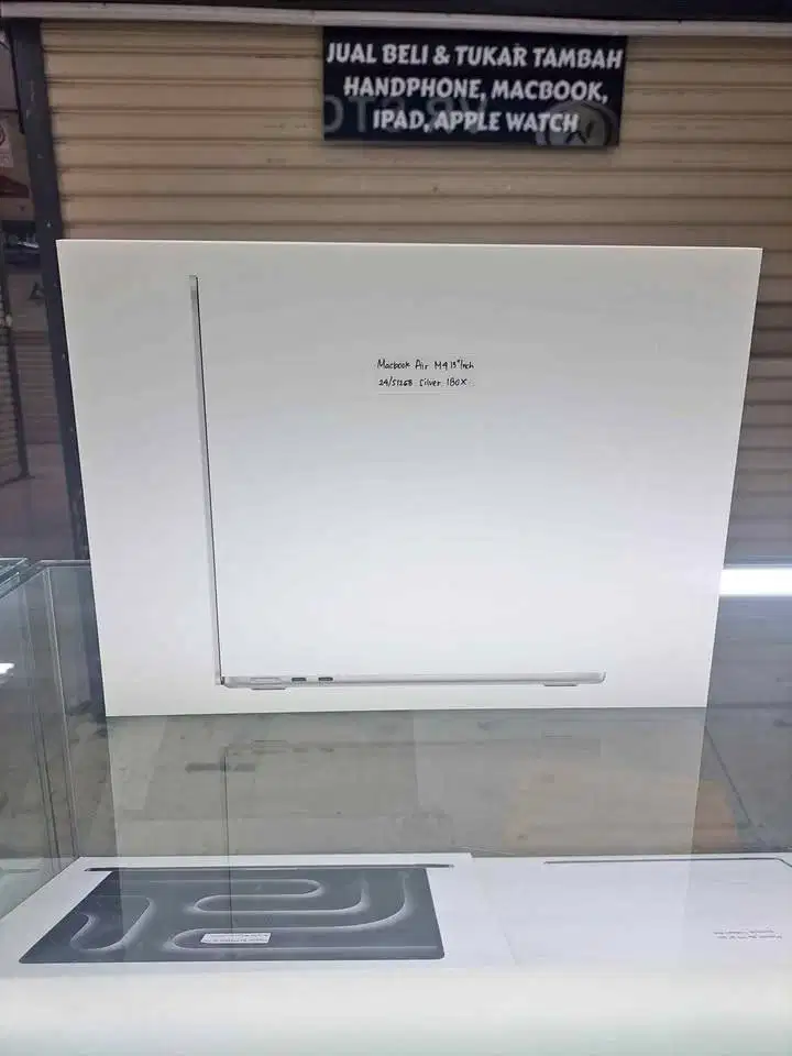 Macbook Air M4 13 Inch 24/512GB SSD Silver BNIB Garansi IBOX