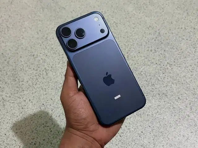 iPhone 17 pro blue 256 GB