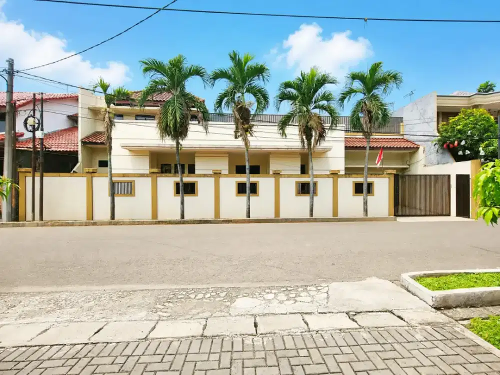 Rumah second dijual(kolam renang)600m² (5.5M) Cibubur Jakarta Timur