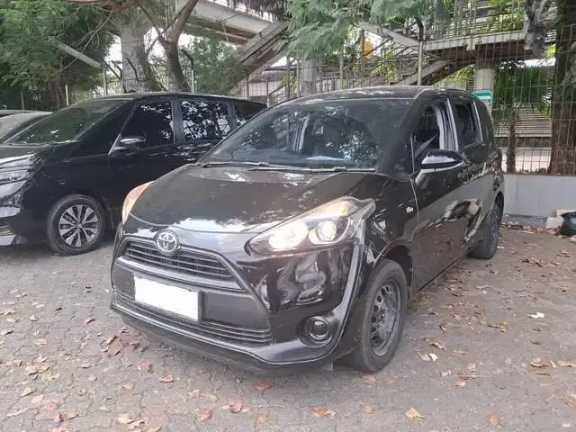KM Rendah - Toyota Sienta 1.5 E Bensin-AT 2017