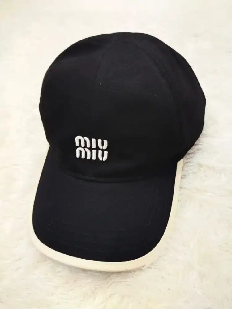 Luxury MIU MIU black caps sangat cakep dan mewah