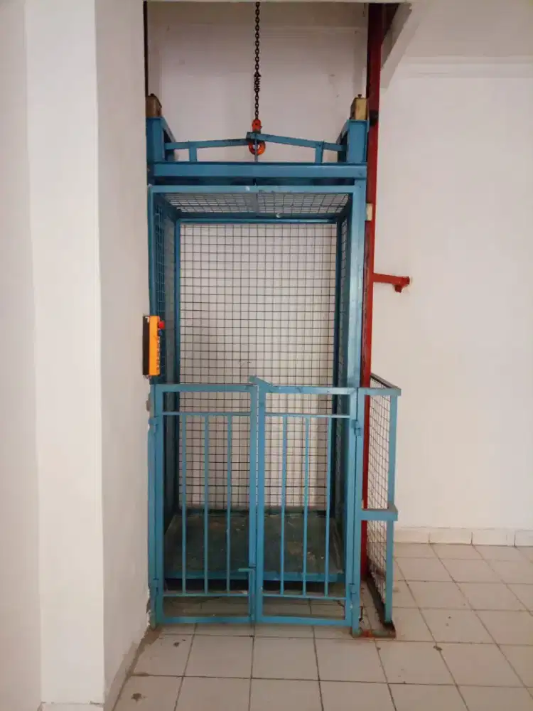 Lift ruko 4 lantai