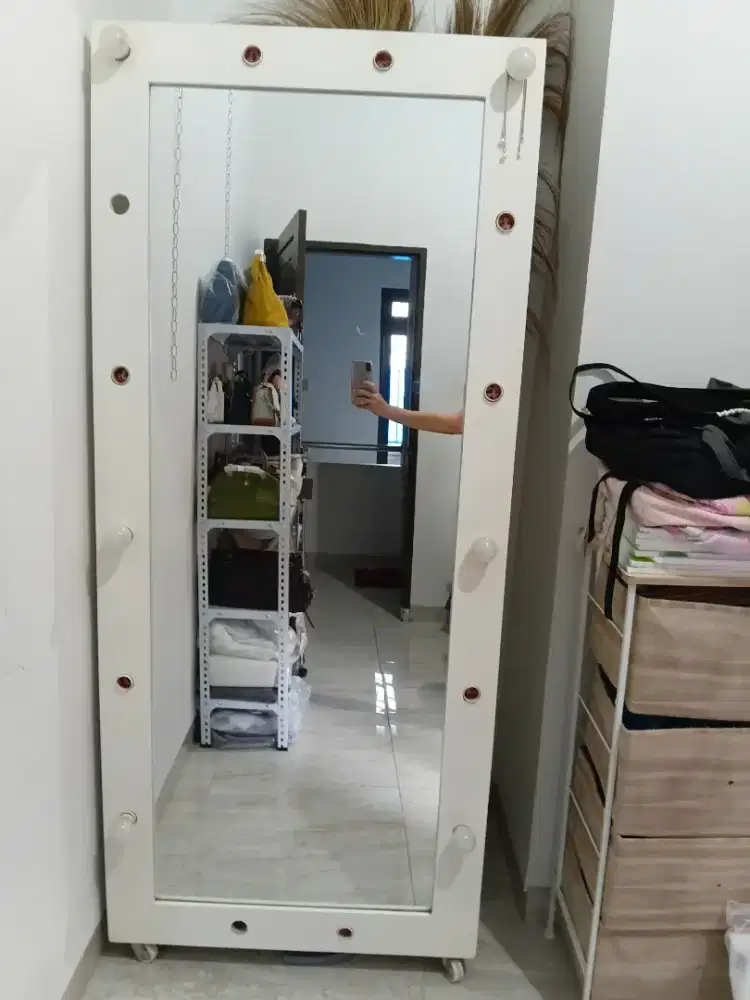 Dijual Kaca Lampu Butik