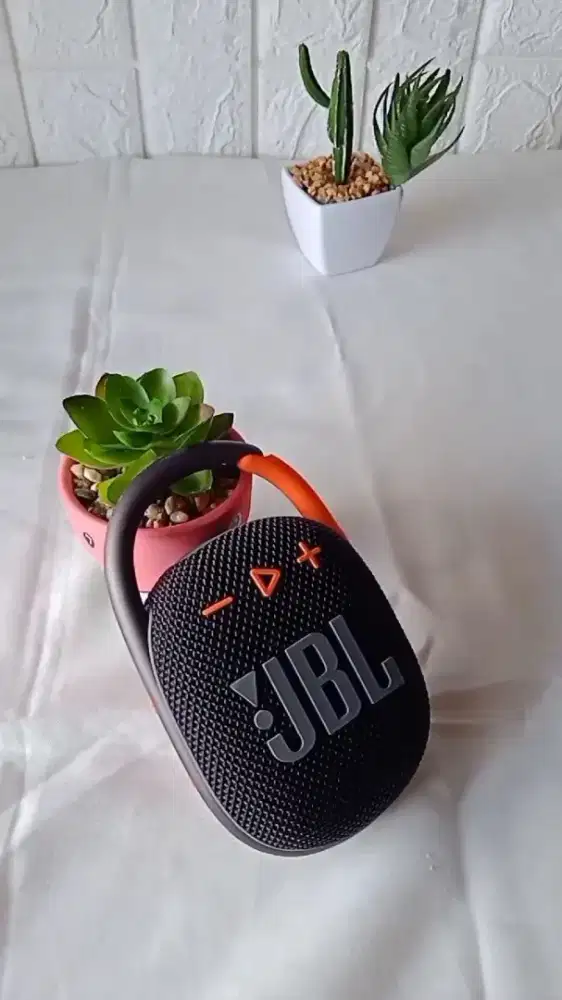 Jual JBL Clip 4 bekas warna Black Orange (hitam kombinasi oranye)