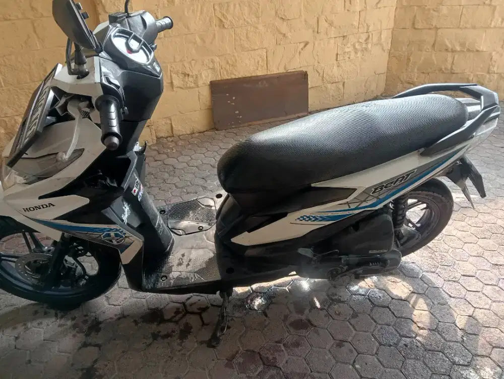 Honda beat warna putih